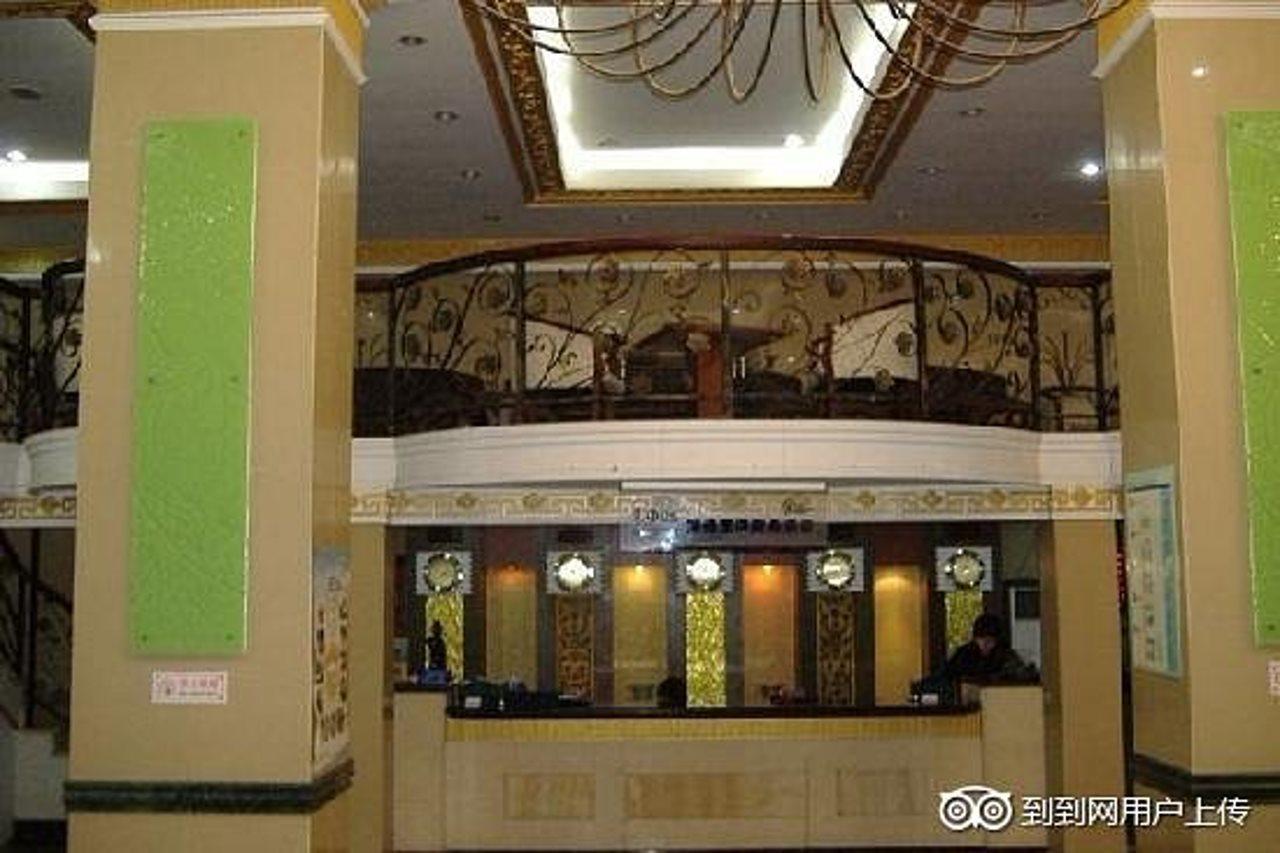 Greentree Inn Qingdao Railway Station East Square Pichaiyuan Express Hotel Dış mekan fotoğraf